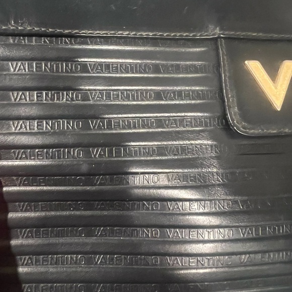 Authentic preowned Mario Valentino clutch - Picture 4 of 6